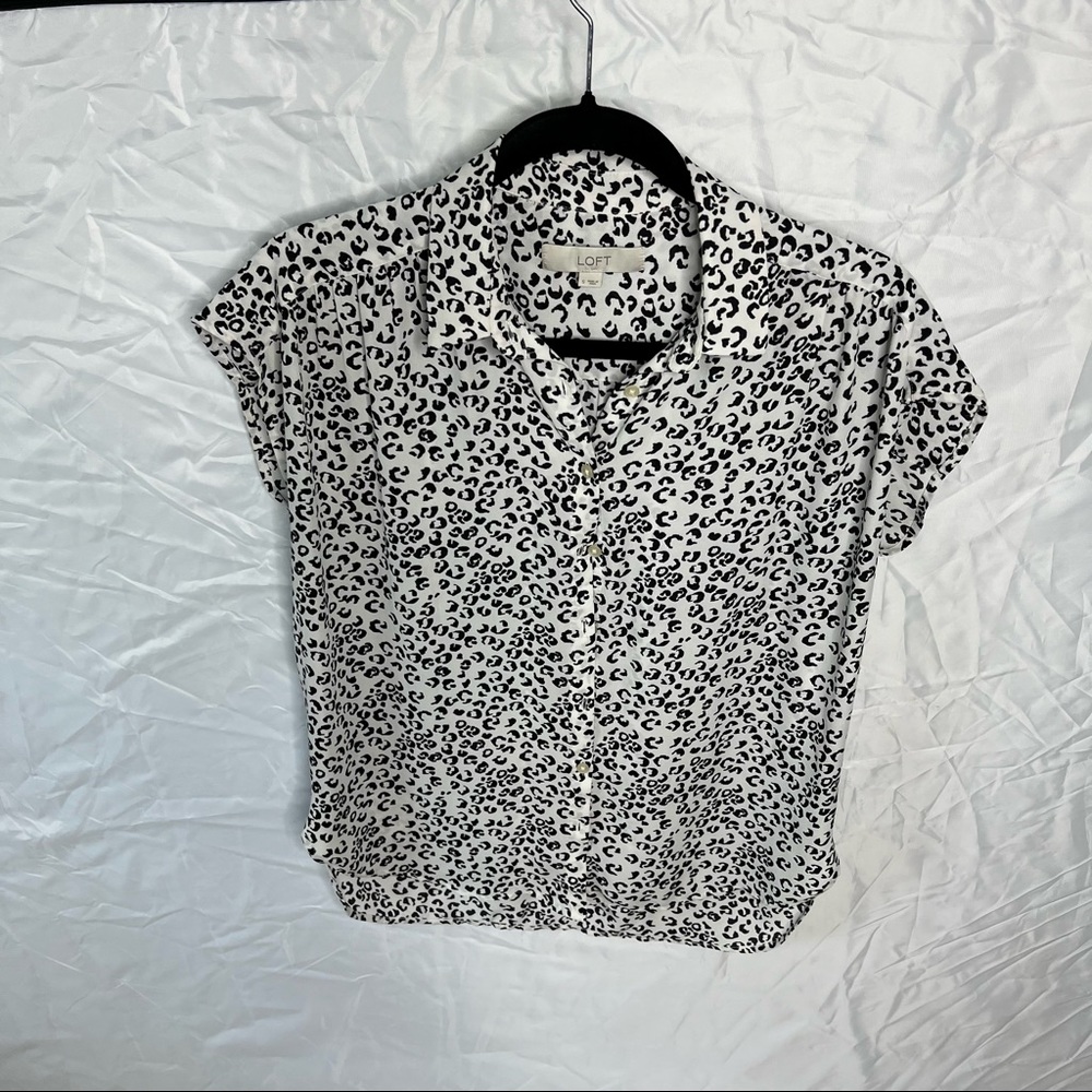 Loft short sleeve leopard print button down - small